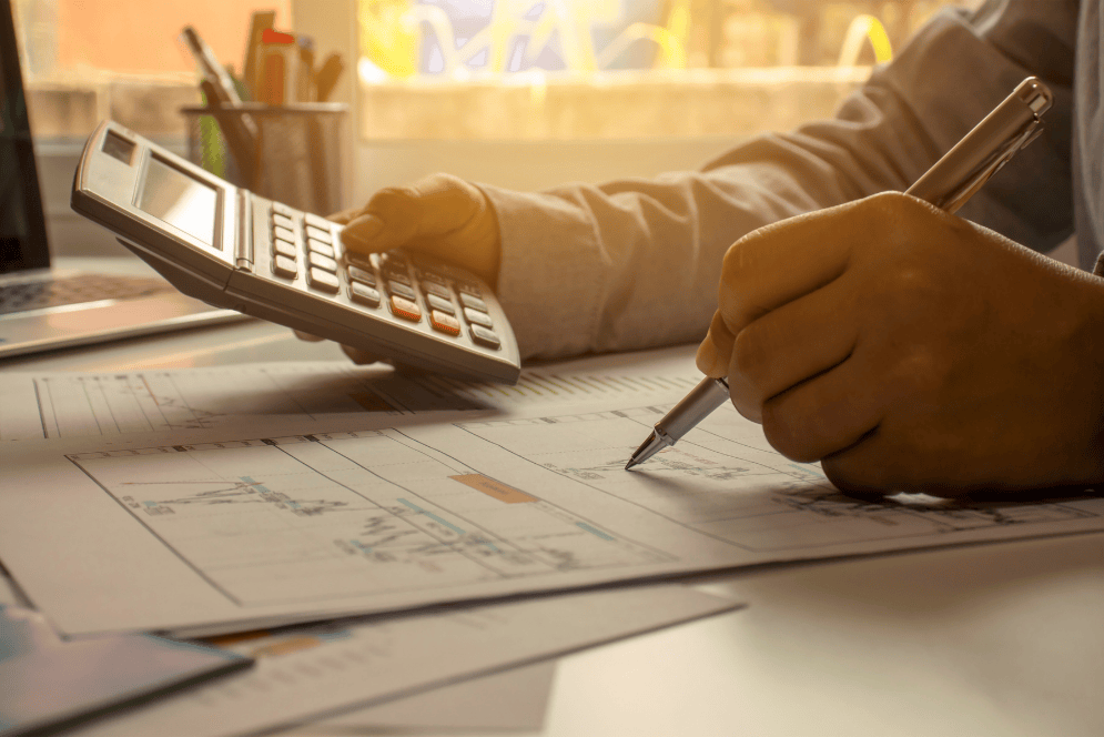 Persona planeado cómo financiar un negocio sin dinero